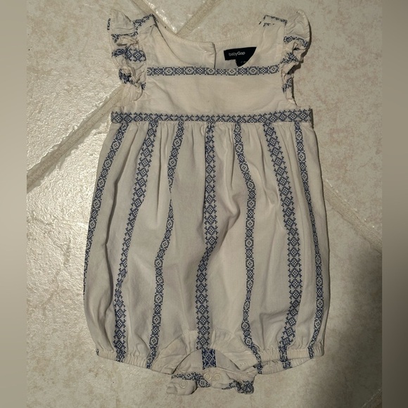 babyGap Cream and Blue Embroidered Flutter Sleeve Baby Romper Size 0–3 Months - Picture 2 of 7